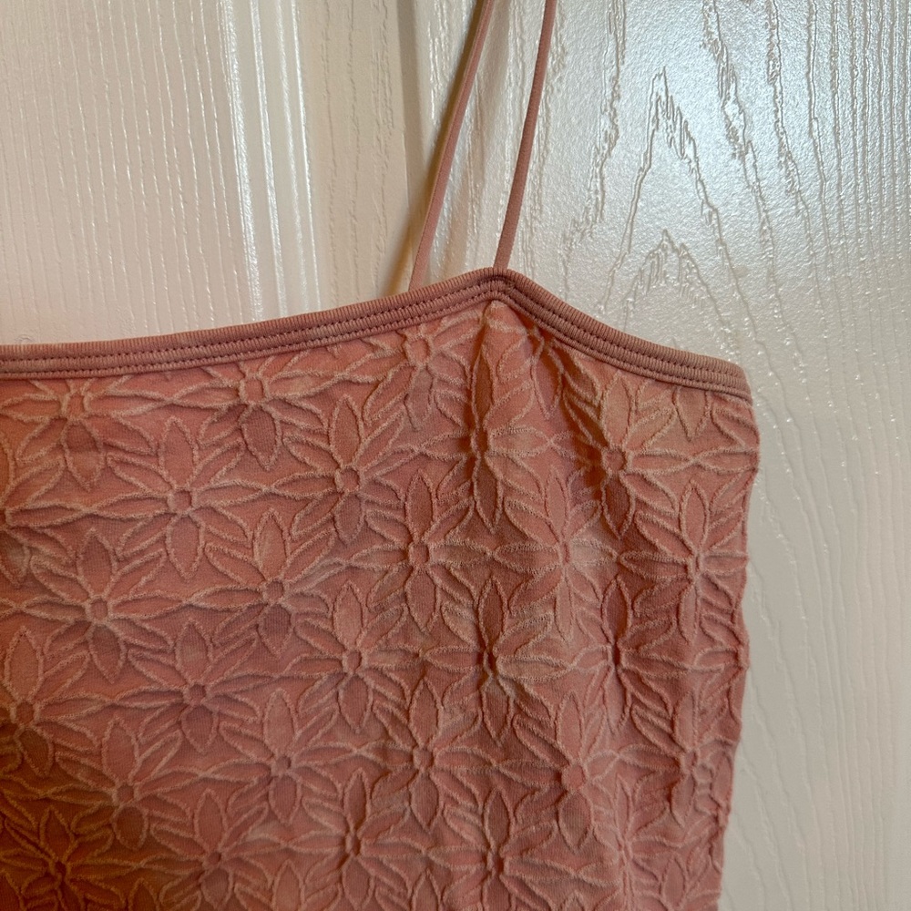 Cropped Tank Top - Picture 2 of 3
